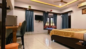Superior Room | Minibar, in-room safe, desk, free WiFi