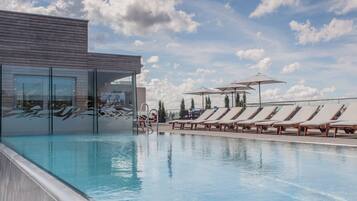 2 binnenzwembaden en een seizoensgebonden buitenzwembad