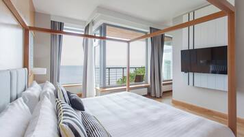 Suite, 1 King Bed with Sofa bed, Sea View (Balcony) | Hypo-allergenic bedding, minibar, in-room safe, desk