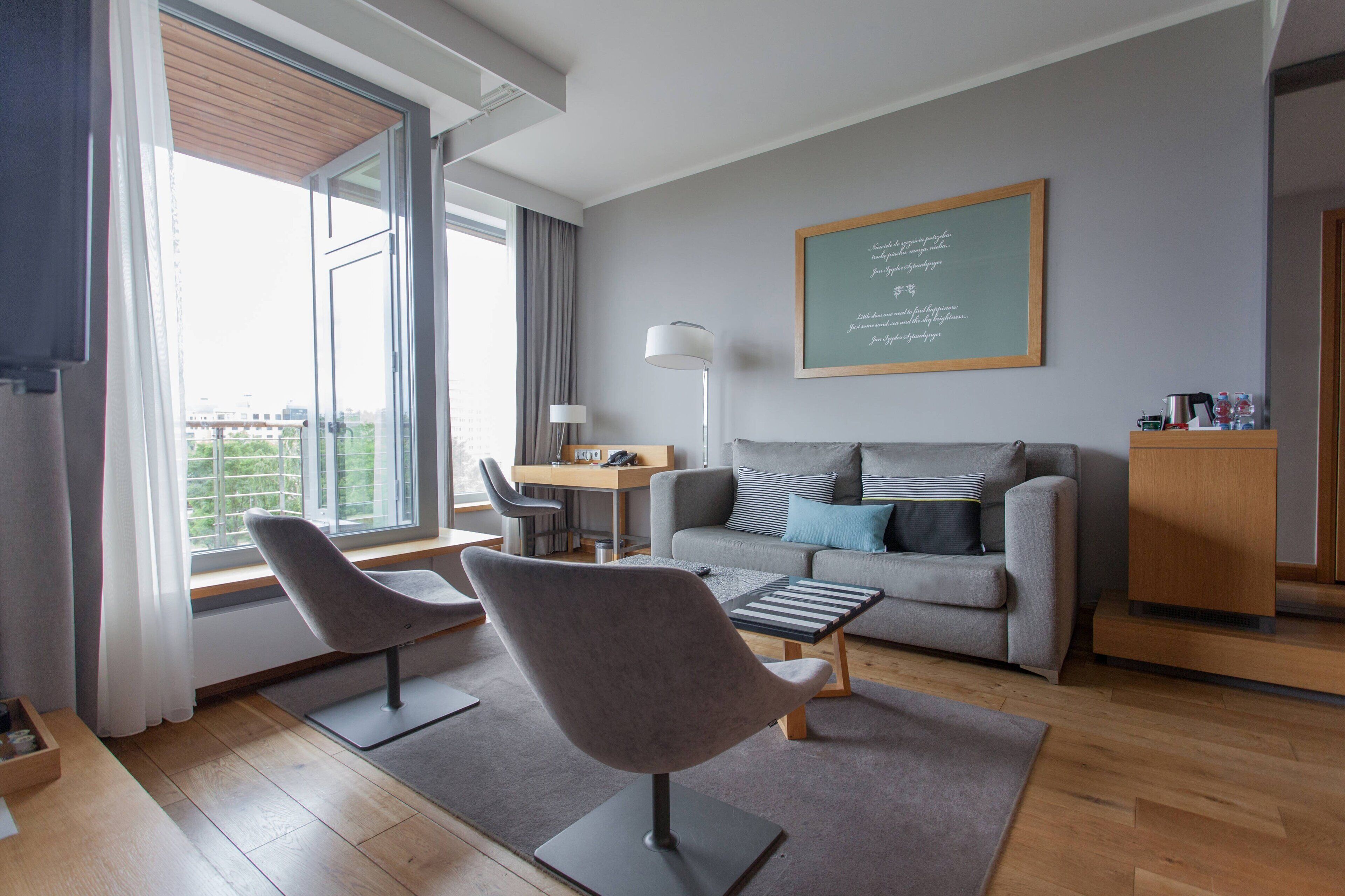 32-inch smart tv with satellite channels, tv, netflix