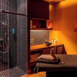 Couples treatment room(s), sauna, hot tub, steam room, body treatments