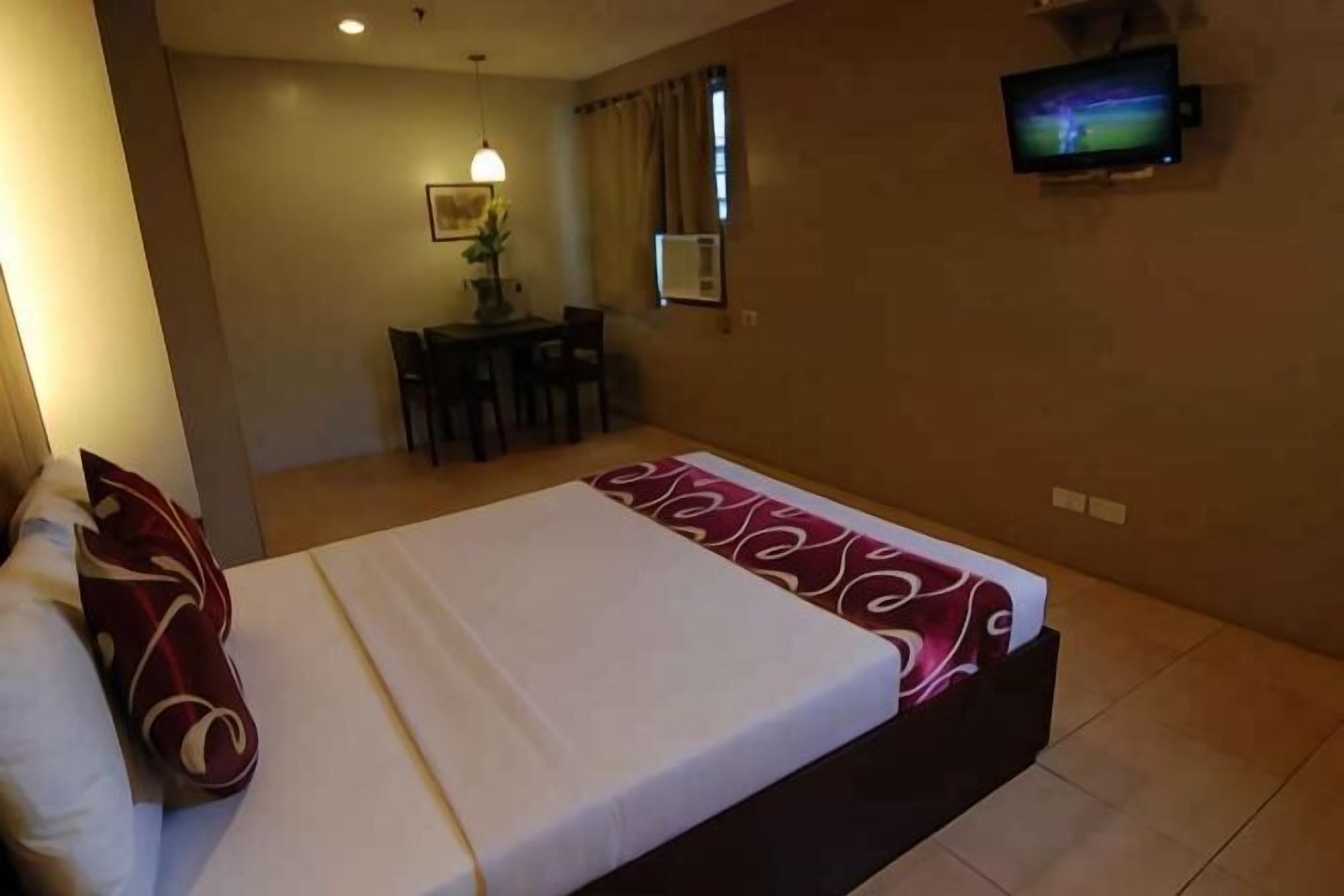 Escritorio y espacio para trabajar con laptop 