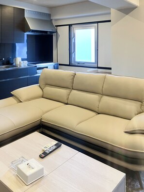 Habitación Premium con 2 camas individuales, para fumadores | Escritorio, tabla de planchar con plancha y wifi gratis 