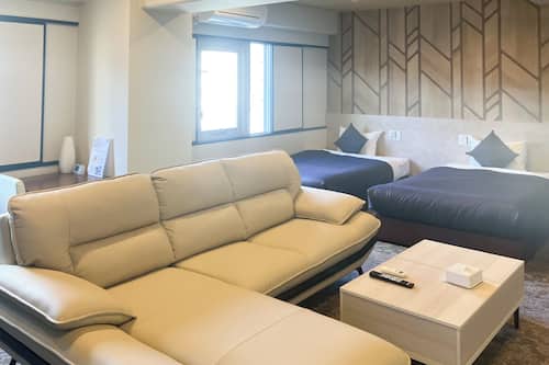 Premium Twin kamer, roken | Een bureau, een strijkplank/strijkijzer, gratis wifi