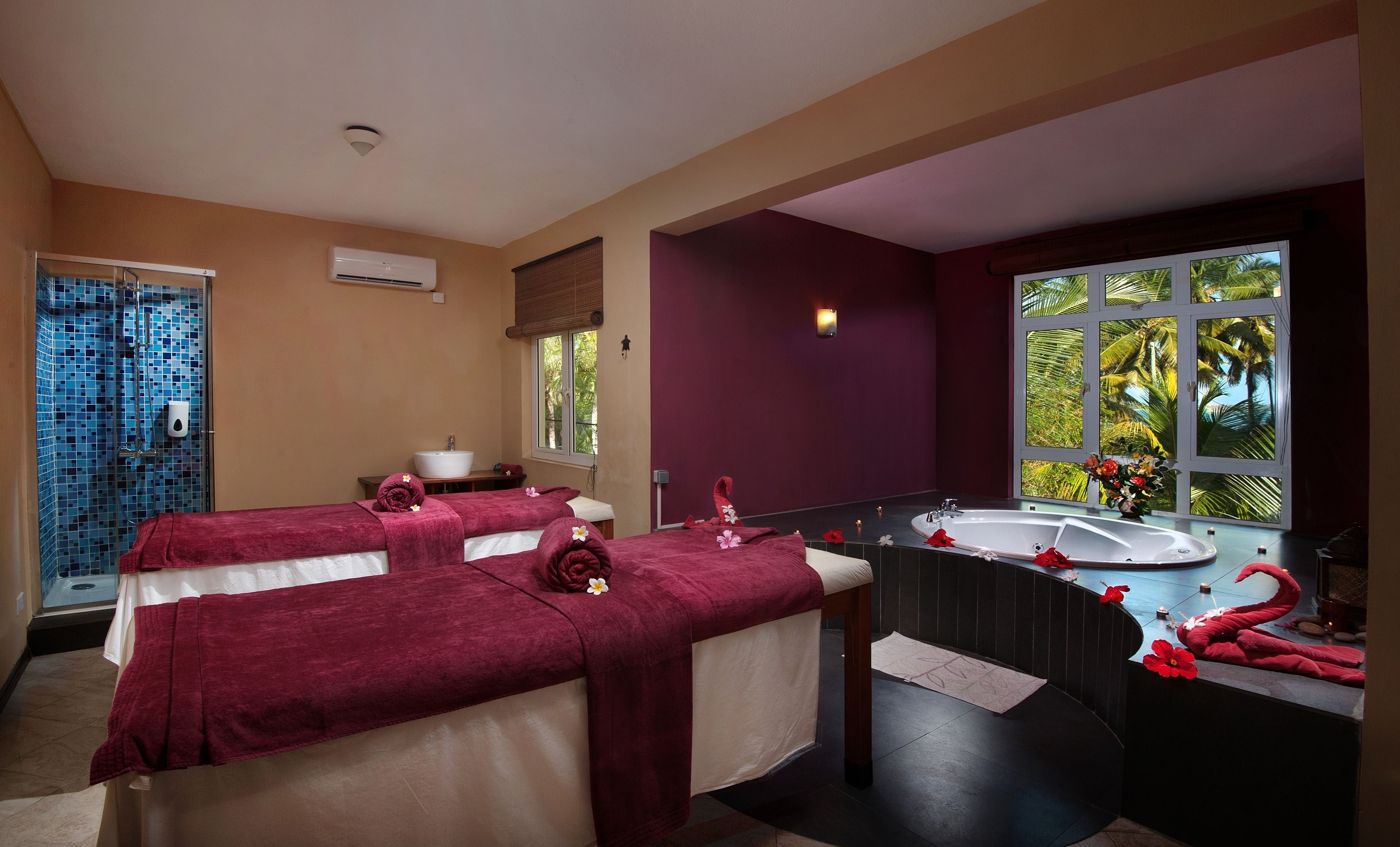 sauna, turkish bath/hammam, body treatments, body scrubs, facials