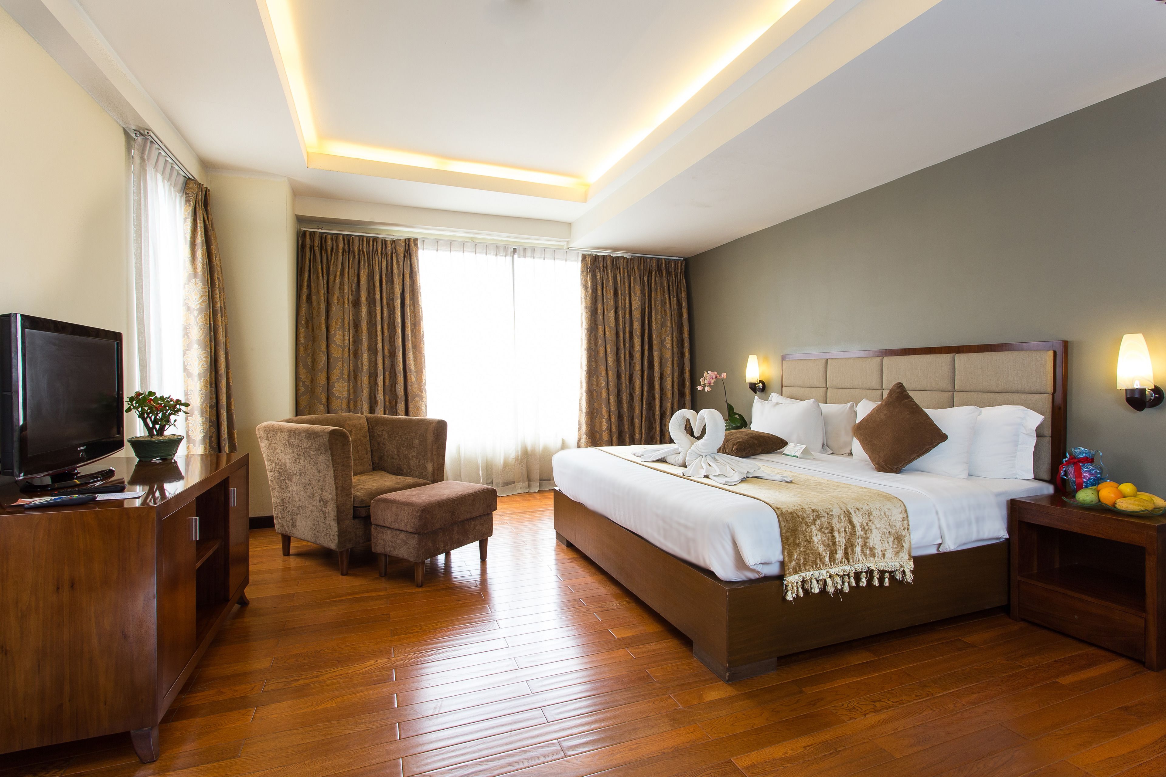 Premium bedding, in-room safe, individually furnished, desk