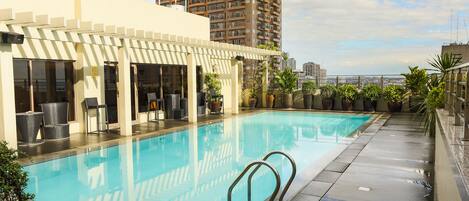 Außenpool, Liegestühle