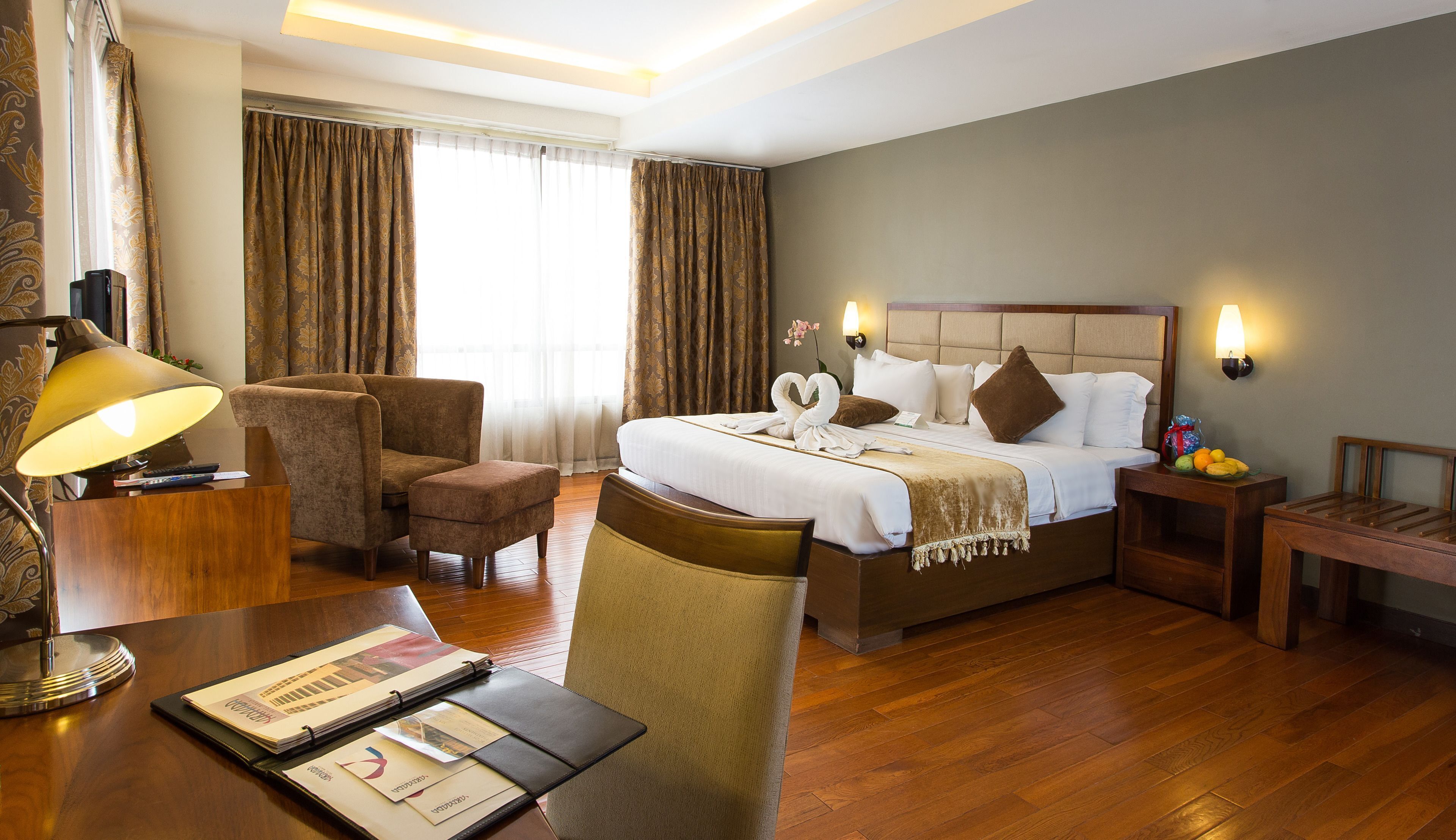 Peralatan tempat tidur premium, peti besi dalam bilik 