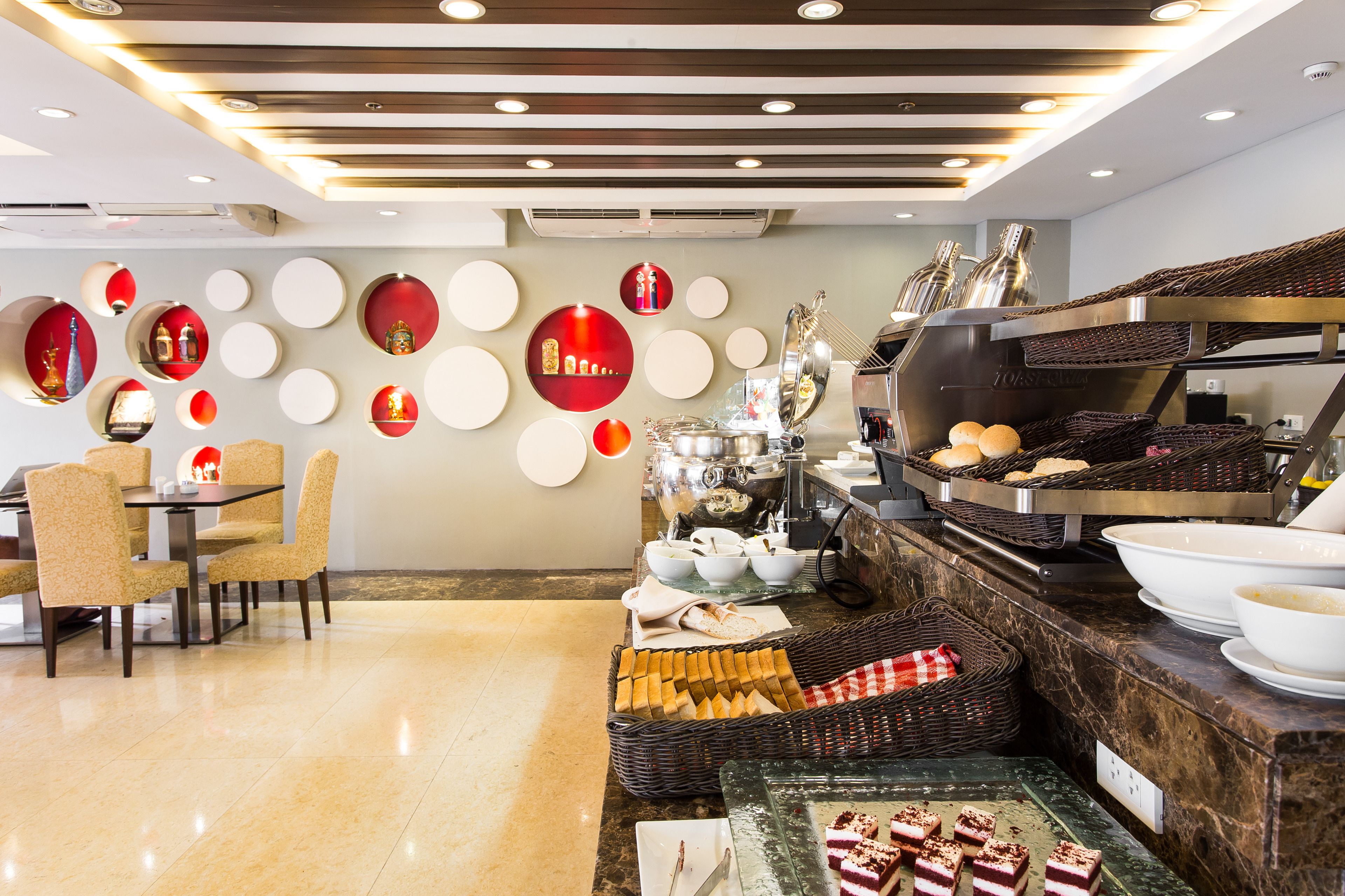 Daily full breakfast (PHP 550 per person)