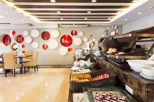 Daily full breakfast (PHP 550 per person)