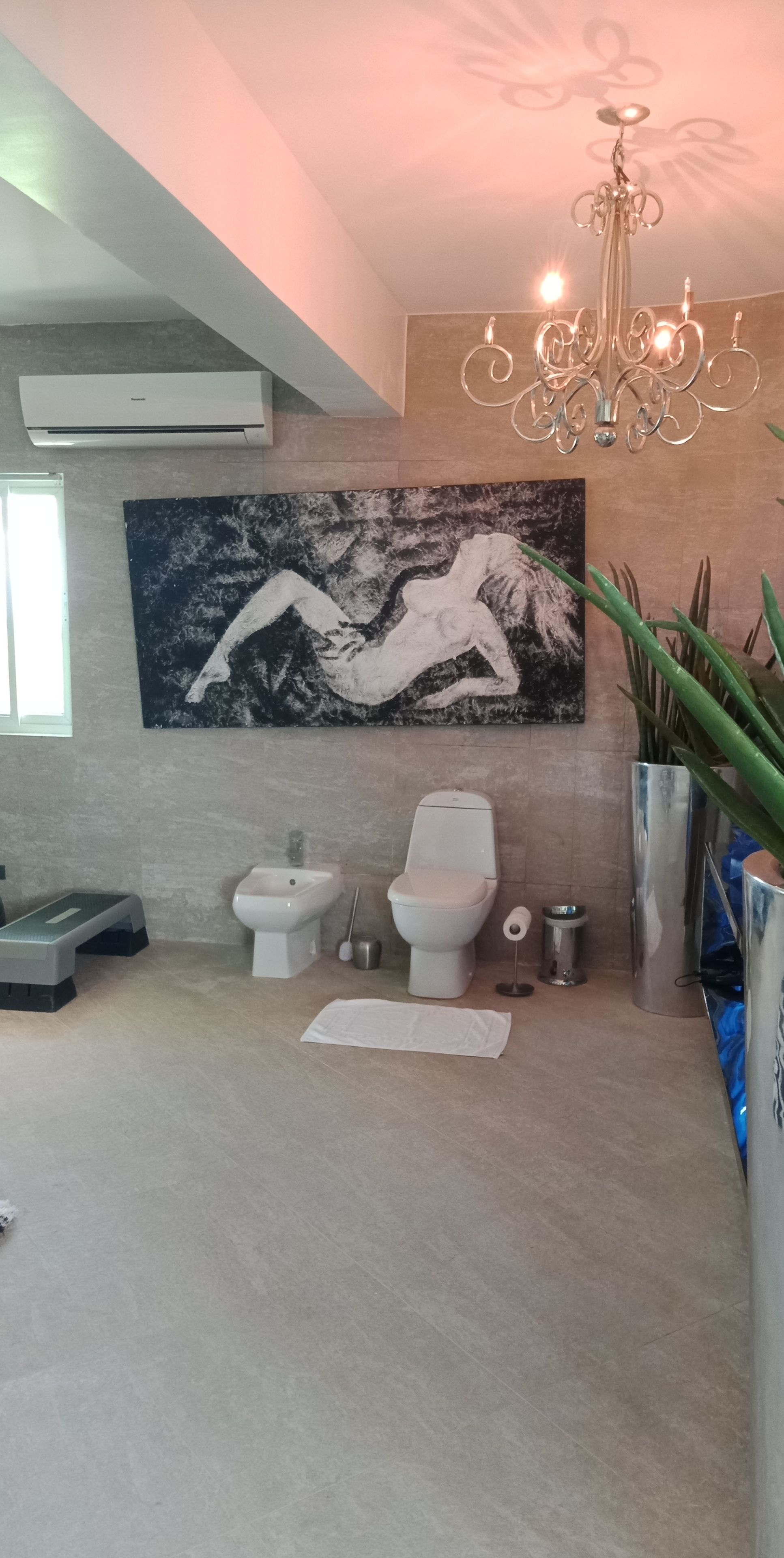 presidential suite | bathroom | free toiletries, hair dryer, towels