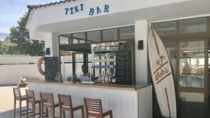 إطلالات على حمّام السباحة