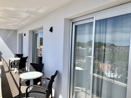 Apartamento Deluxe, 2 habitaciones, balcón | Balcón