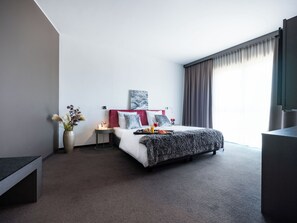 Suite – city | Sengetøy av topp kvalitet, memory foam-senger, minibar og safe på rommet