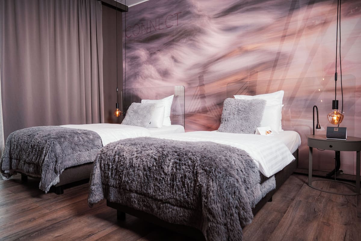 Premium-Zweibettzimmer | 1 Schlafzimmer, hochwertige Bettwaren, Betten mit Memory-Foam-Matratzen