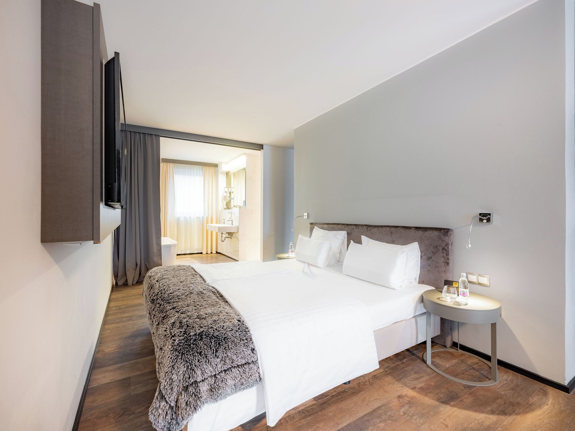 套房 | 高档床上用品、记忆海绵床垫、迷你吧、客房内保险箱