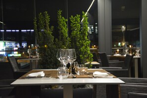 Breakfast, lunch and dinner served