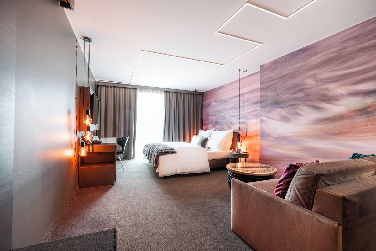 Dobbeltrom – design | Sengetøy av topp kvalitet, memory foam-senger, minibar og safe på rommet