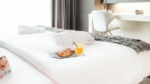 Suite – premium | Sengetøy av topp kvalitet, memory foam-senger, minibar og safe på rommet