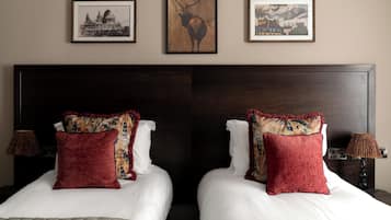 Habitació amb dos llits individuals | Planxa i posts de planxar, wifi gratuïta i roba de llit