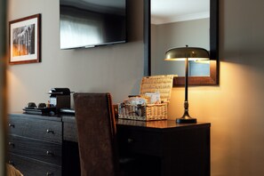 Iron/ironing board, free WiFi, bed sheets - The Rose & Crown Wimbledon (London)