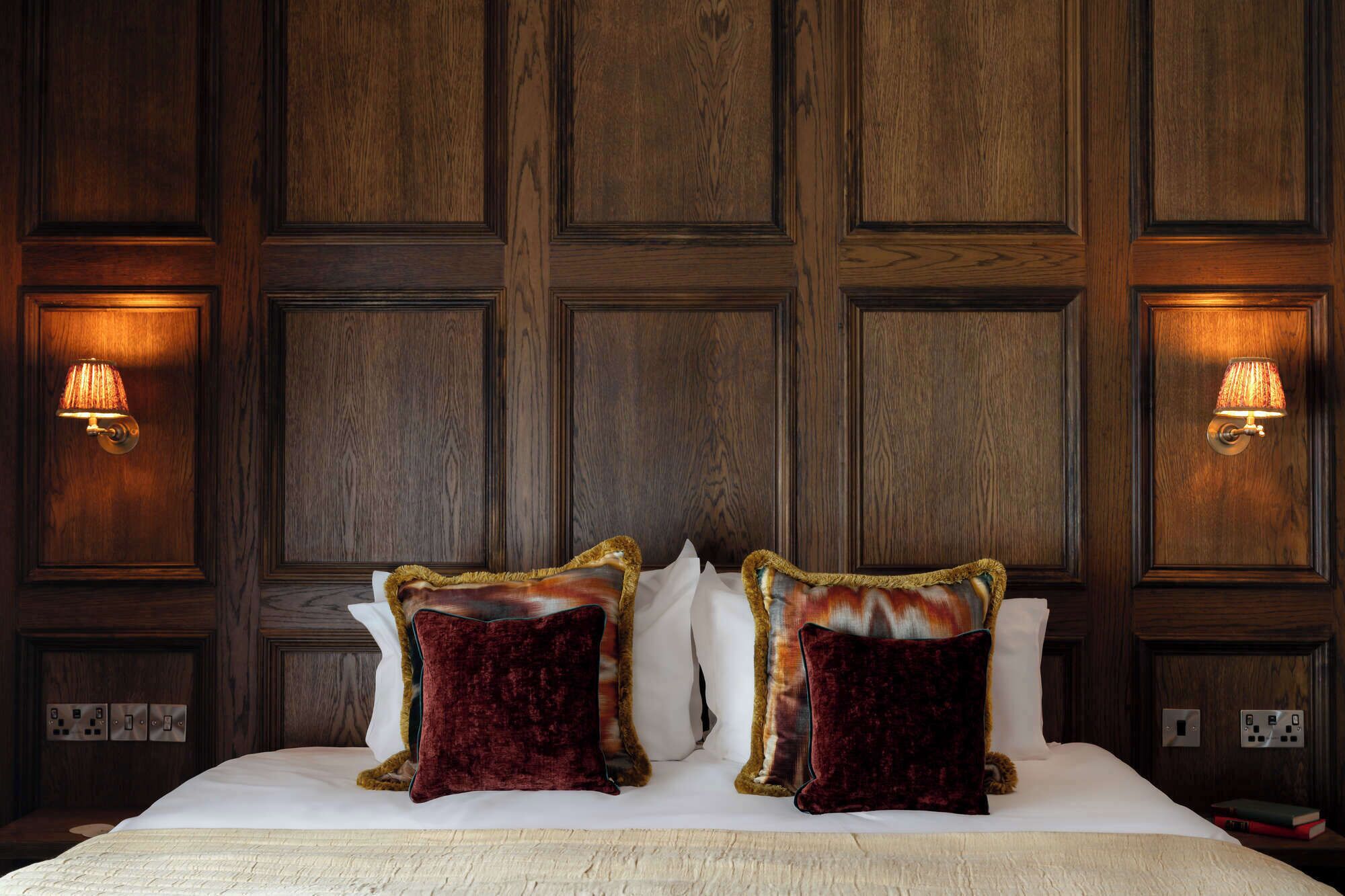 Double Room | Hypo-allergenic bedding, iron/ironing board, free WiFi, bed sheets