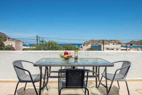 Apartment, Sea View | In-room safe, soundproofing, iron/ironing board, free cribs/infant beds