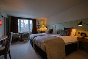 Deluxe Twin Room | Premium bedding, down comforters, desk, iron/ironing board - The Bear Hotel (Esher)
