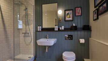 Combined shower/bathtub, free toiletries, hair dryer, bathrobes
