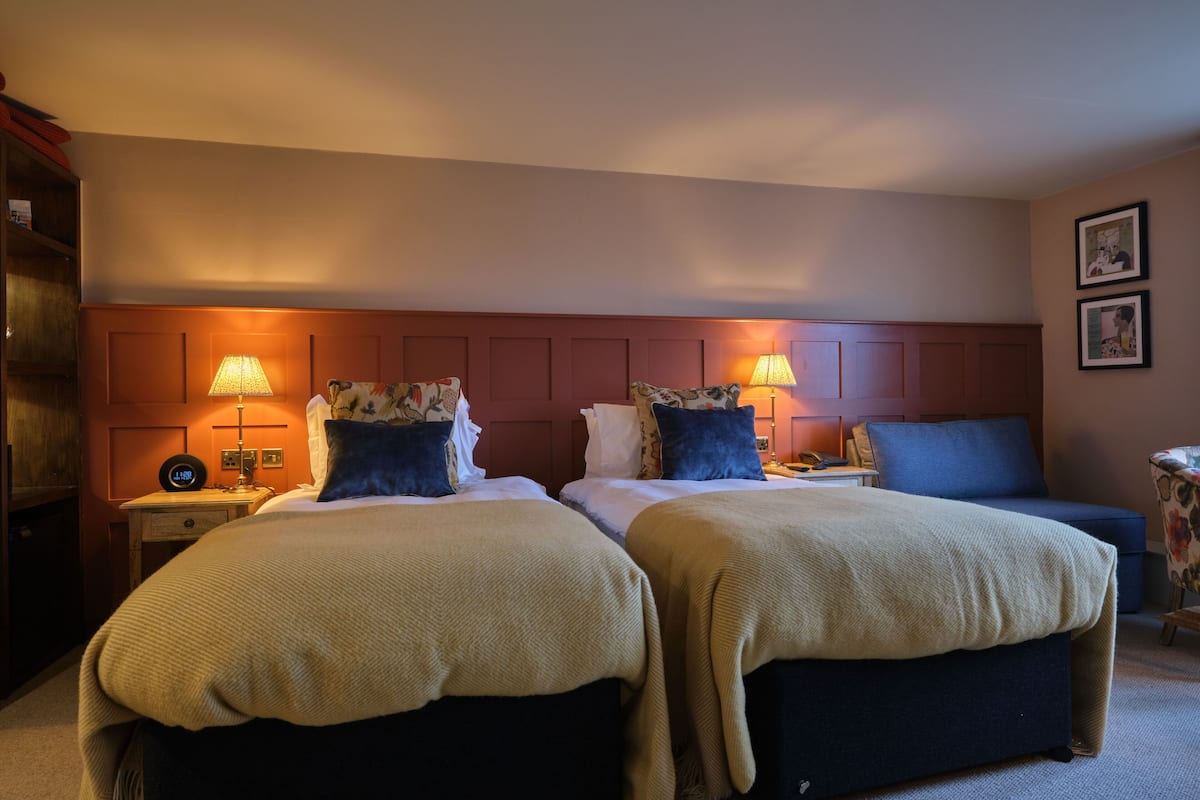Deluxe-Zweibettzimmer | Hochwertige Bettwaren, Daunenbettdecken, Schreibtisch
