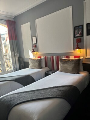 Desk, iron/ironing board, free WiFi, bed sheets - Alba Opera Hotel (Paris)