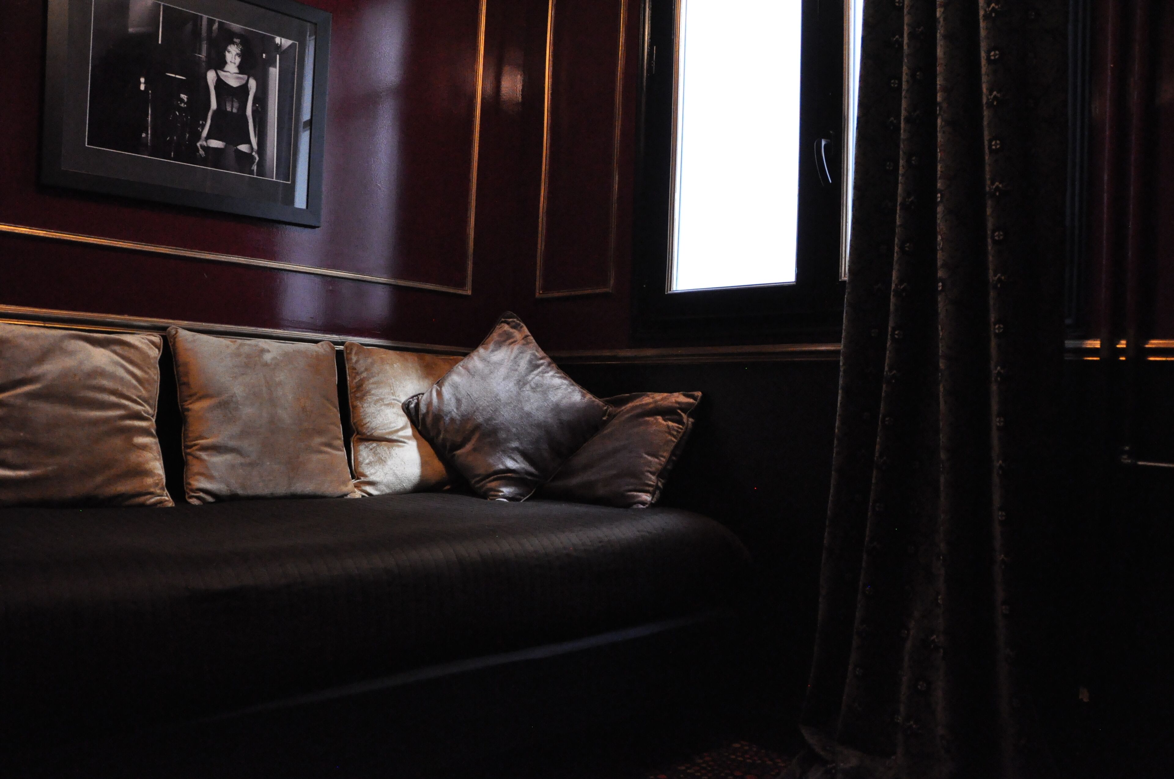 superior double room | living area | lcd tv