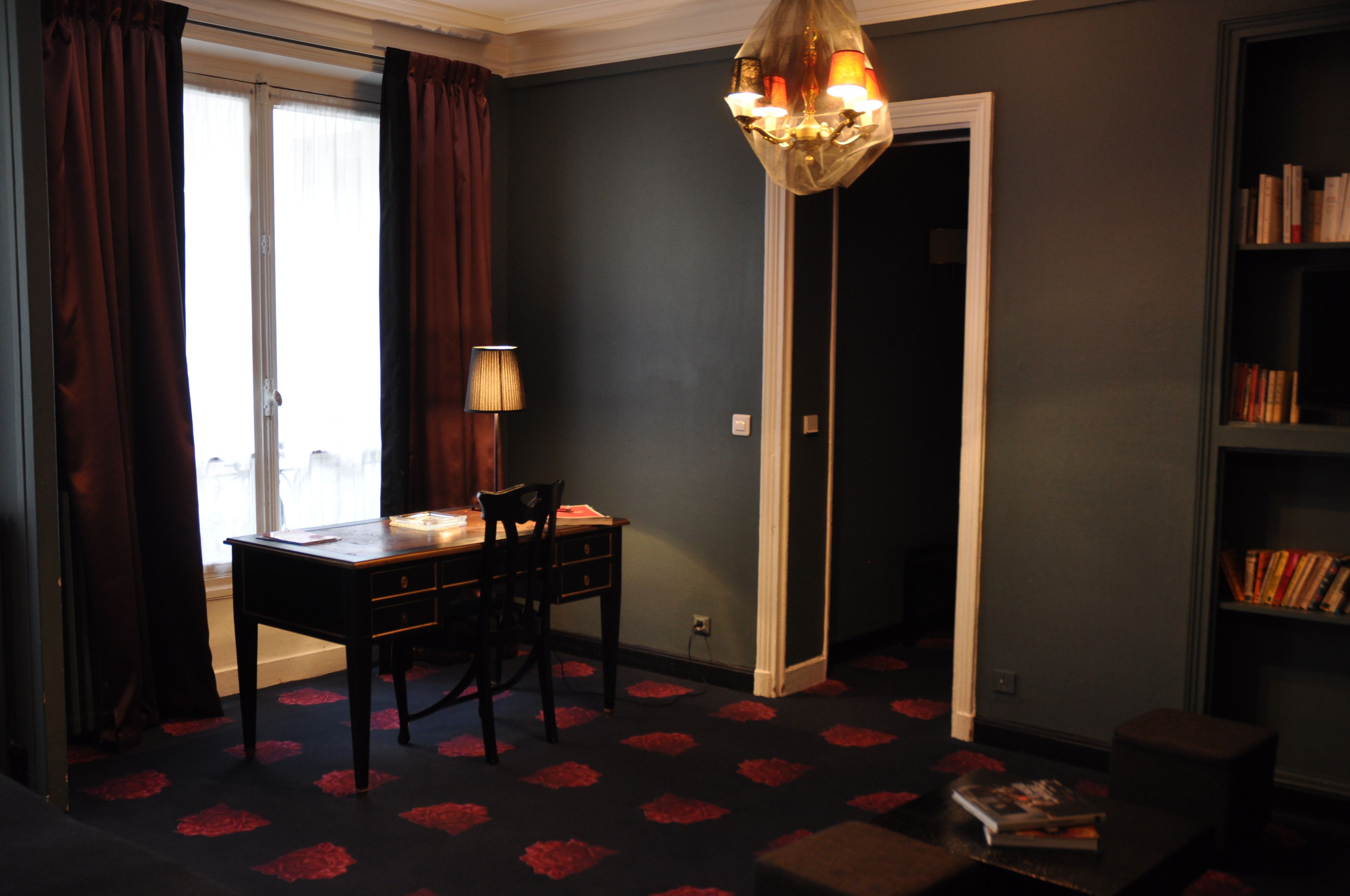 junior suite | bathroom | free toiletries, hair dryer, towels