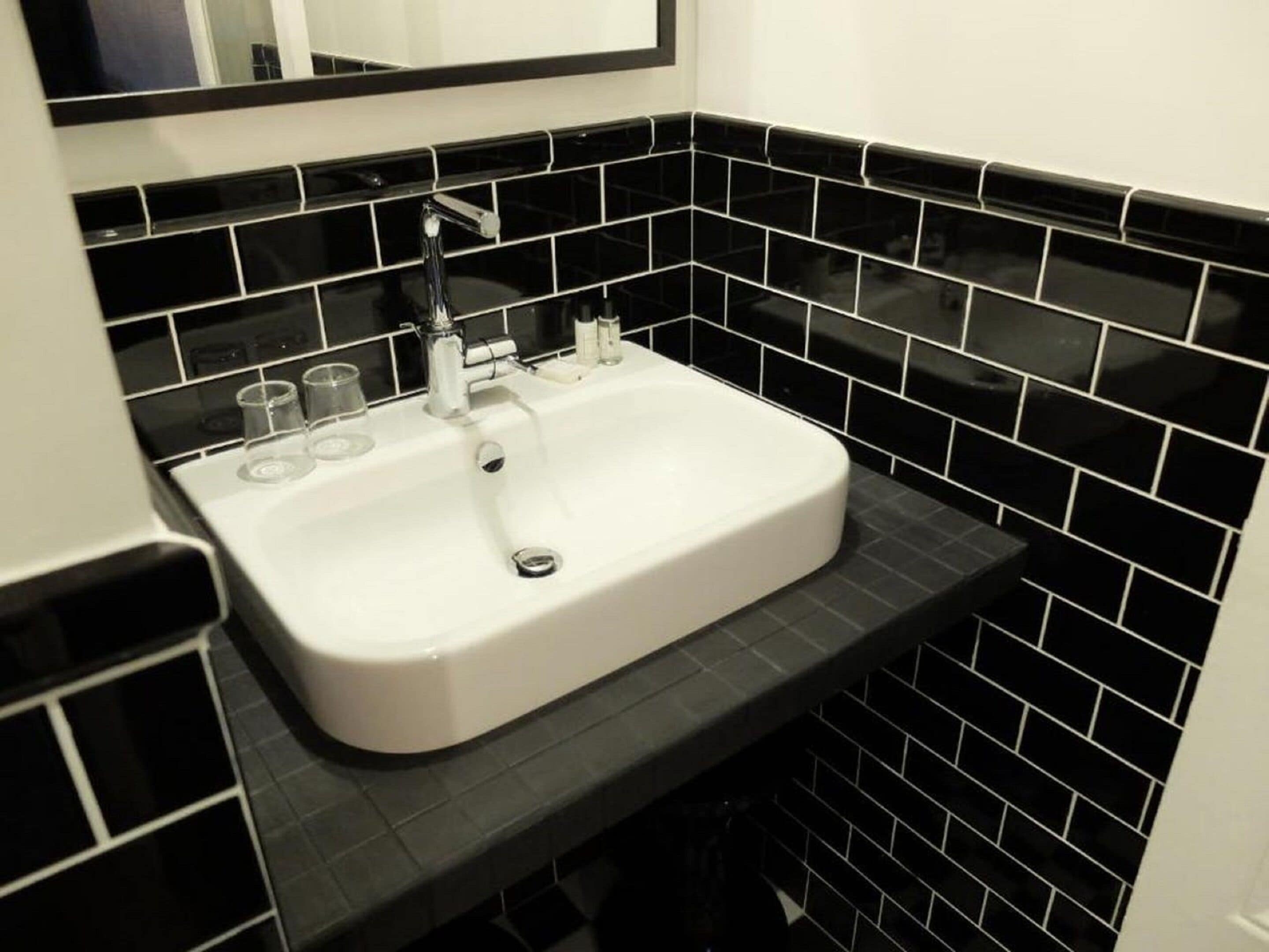 single room | bathroom | free toiletries, hair dryer, towels