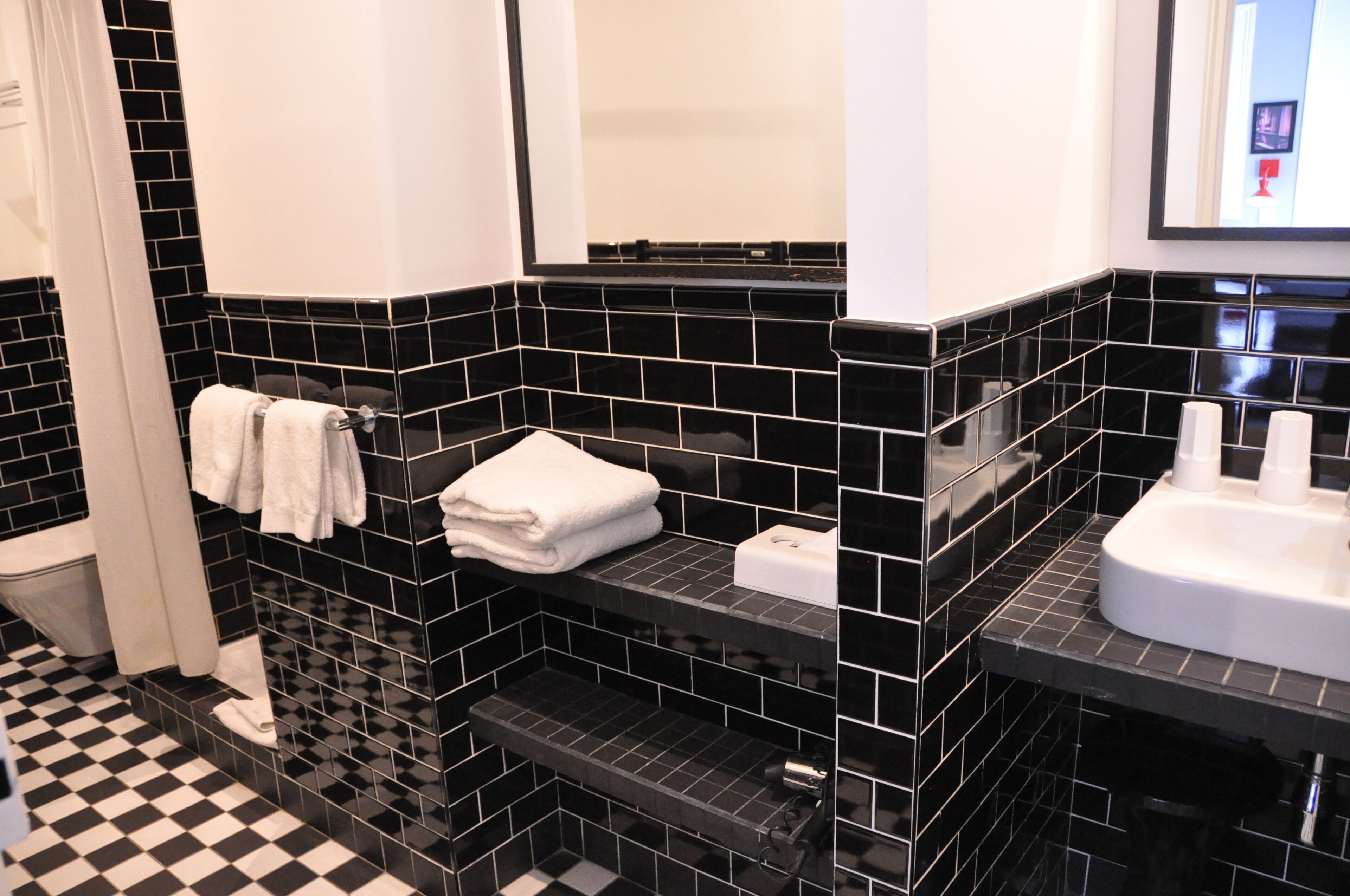 executive room | bathroom | free toiletries, hair dryer, towels