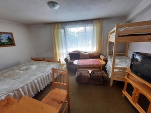 Desk, rollaway beds, free WiFi, bed sheets - Guest House Zodiac (Samokov)