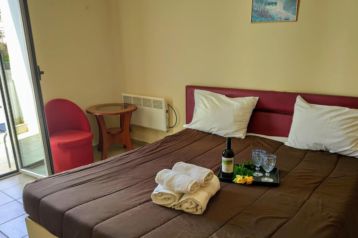 Standard Double Room, 1 Bedroom (Meteora View)