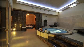 Sauna, Türkisches Bad/Hamam, Körperbehandlungen, Aromatherapie