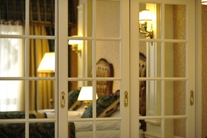 Ropa de cama de alta calidad y minibar 