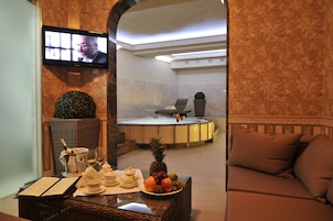 Sauna, Türkisches Bad/Hamam, Körperbehandlungen, Aromatherapie