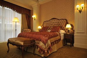 Ropa de cama de alta calidad y minibar 