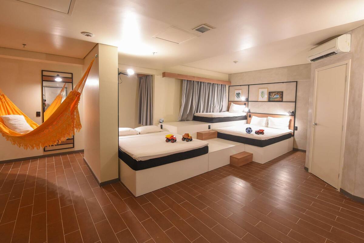 Apartamento standard, 2 camas de casal | Escrivaninha, Wi-Fi de cortesia, roupa de cama