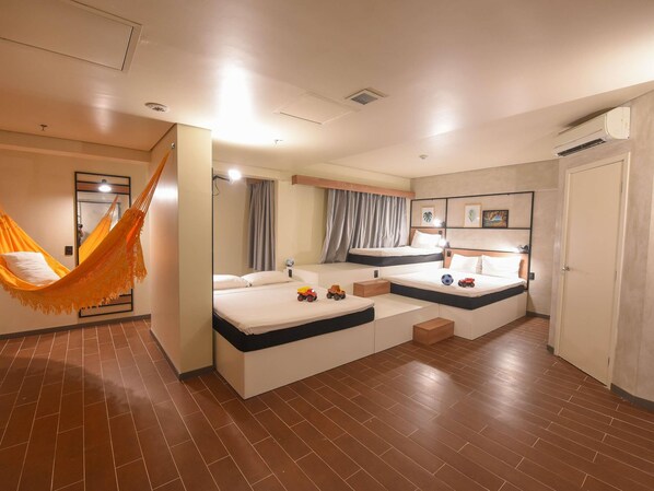 Standard Apartment, 2 Double Beds | Desk, free WiFi, bed sheets