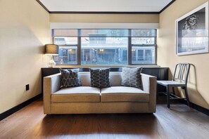 Televisor de pantalla plana de 42 polzades amb canals per cable 