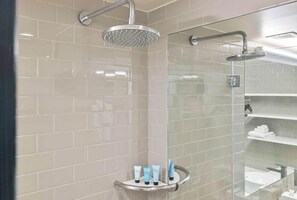 Shower, rainfall showerhead, designer toiletries, hair dryer - Cachet Boutique New York (New York)