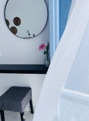 Superior Room | Pillowtop beds, free WiFi, bed sheets - Villa Fotini (Santorini)