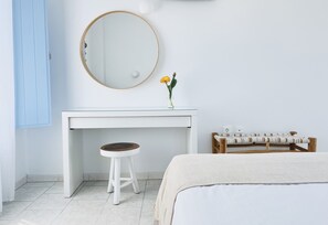 Superior Room | Pillow-top beds, free WiFi, bed sheets - Villa Fotini (Santorini)