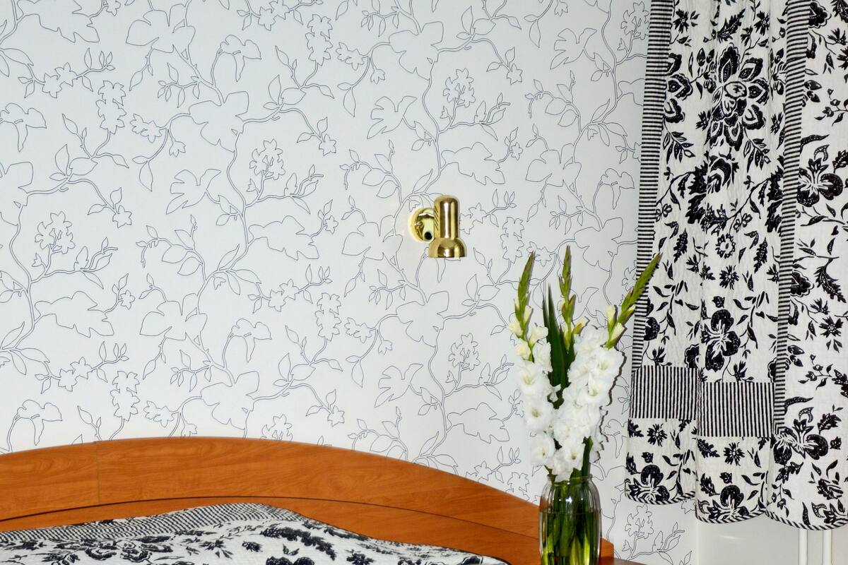 Quarto casal | Cofres nos quartos, escrivaninha, ferros/tábuas de passar roupa