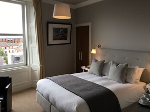 Superior Double Room, Ensuite | Individually decorated, individually furnished, laptop workspace - Martin's Guesthouse (Edinburgh)