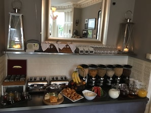 Daily cooked-to-order breakfast (GBP 12.50 per person) - Martin's Guesthouse (Edinburgh)